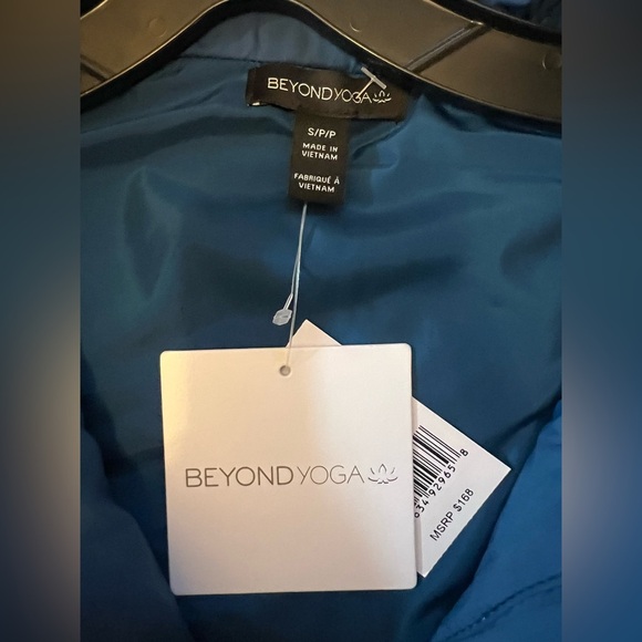 Blue teal Beyond Yoga puffer vest size S NWT - Picture 5 of 5